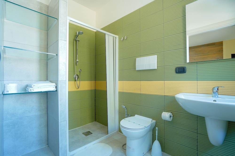 Triple Room (2 adults+1 child) photo 3