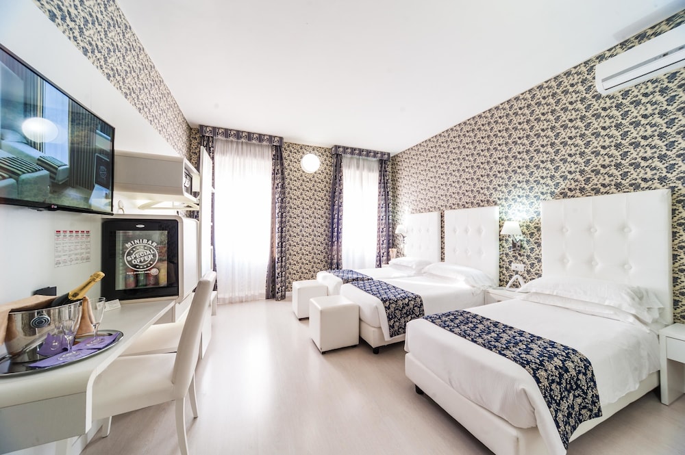 Superior Triple Room, City View photo 1