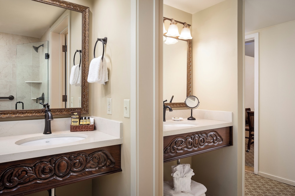 Family Suite, 2 Queen Beds - Photo 5