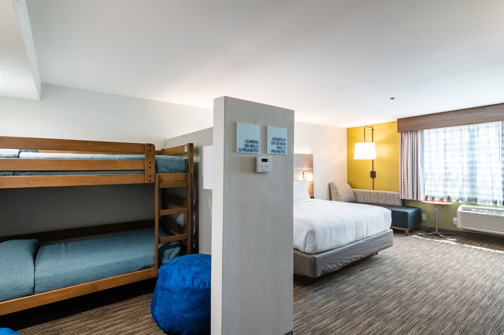 Suite, Multiple Beds - Photo 1
