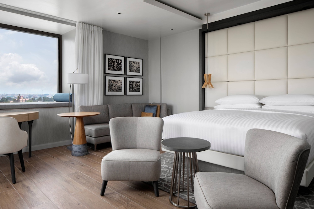 Junior Suite, 1 King Bed - Photo 2