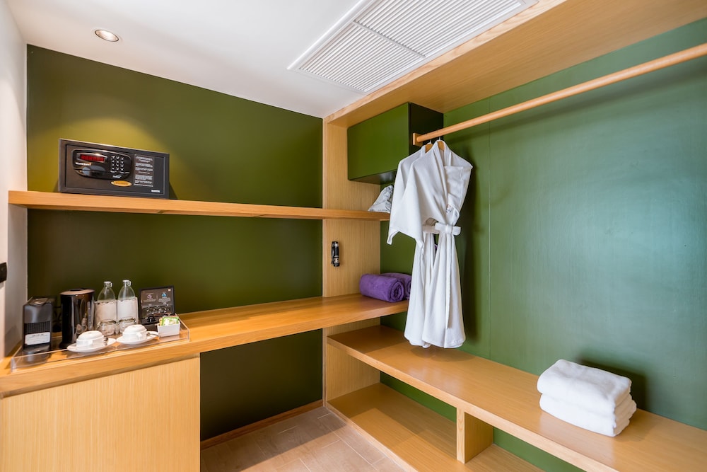 Seaview Suite - Photo 2