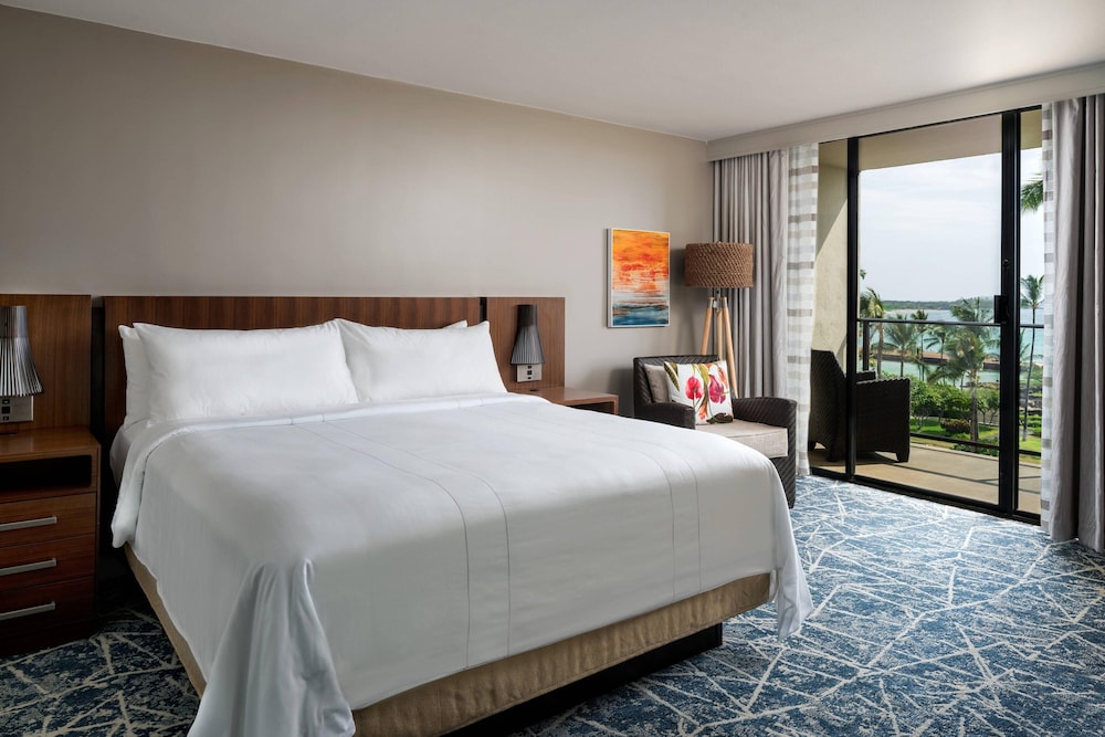 Room, 1 King Bed, Balcony, Partial Ocean View (mobility/hearing Accessible, Tub)