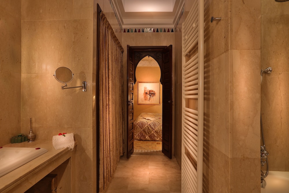 Deluxe Double Room (Shower) photo 3