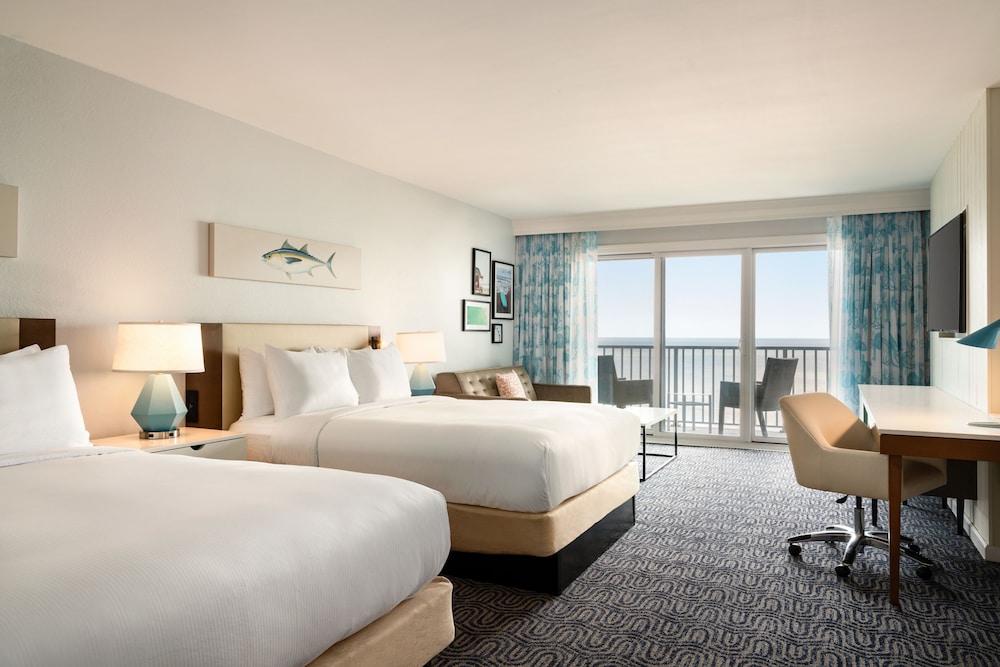 Junior Suite, 2 Queen Beds, Balcony, Oceanfront photo 2