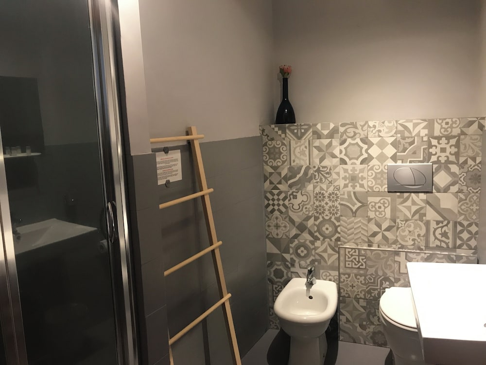 Standard Room, 1 Bedroom, Courtyard Area photo 2