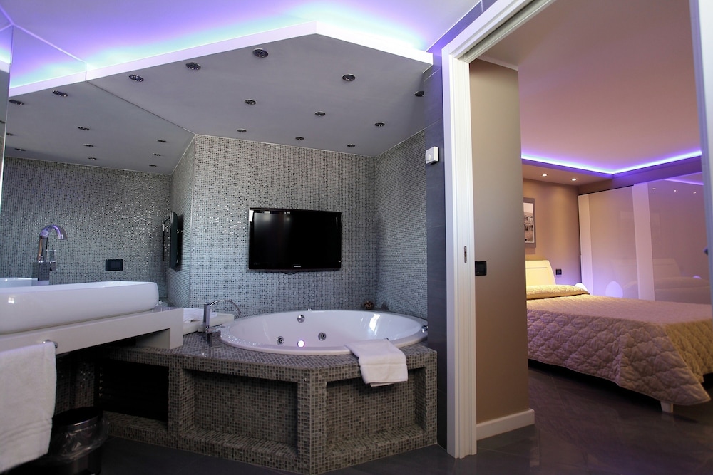 Suite - Photo 5