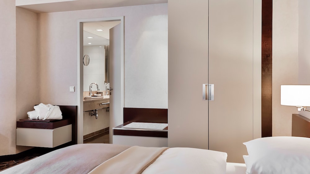 Deluxe Suite - Photo 5