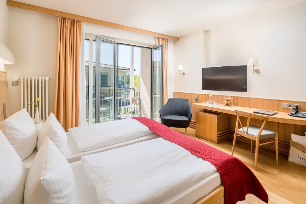 Superior Double Room, Lake View photo 3