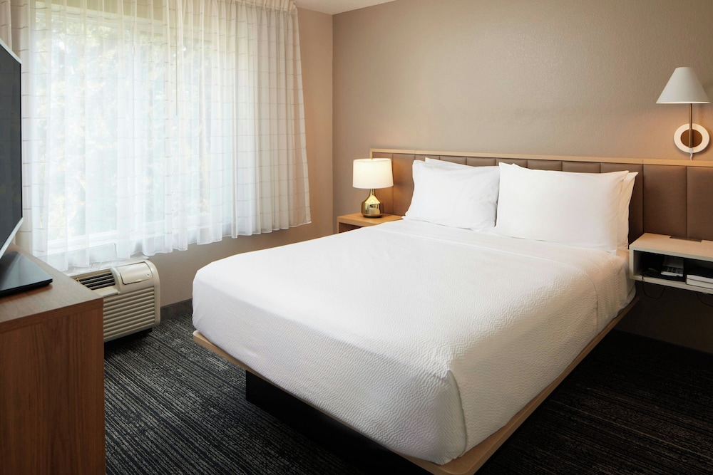 Suite, 1 Bedroom (Mobility/Hearing Accessible, Tub) photo 2