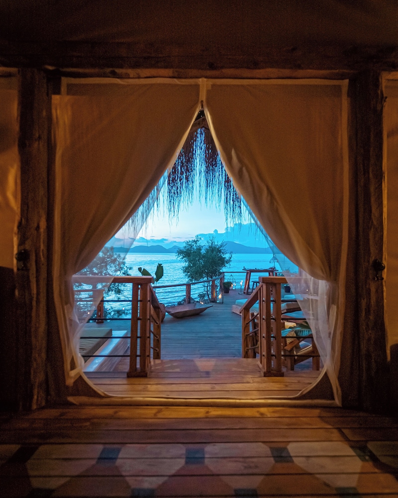 Signature Suite
