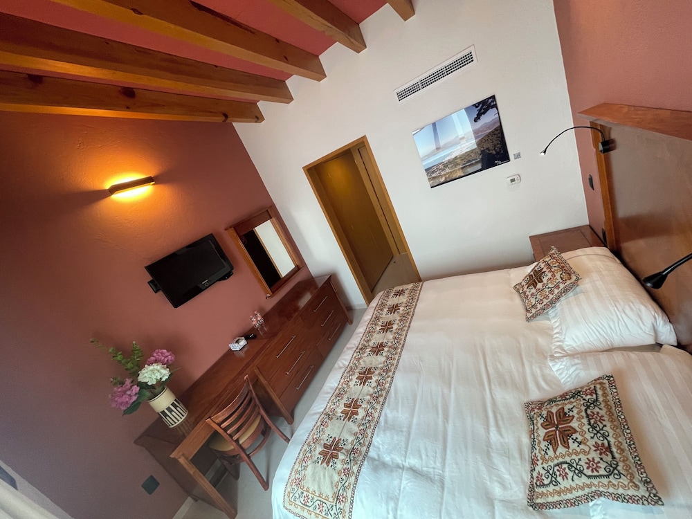 Standard Room, Accessible, Courtyard View
