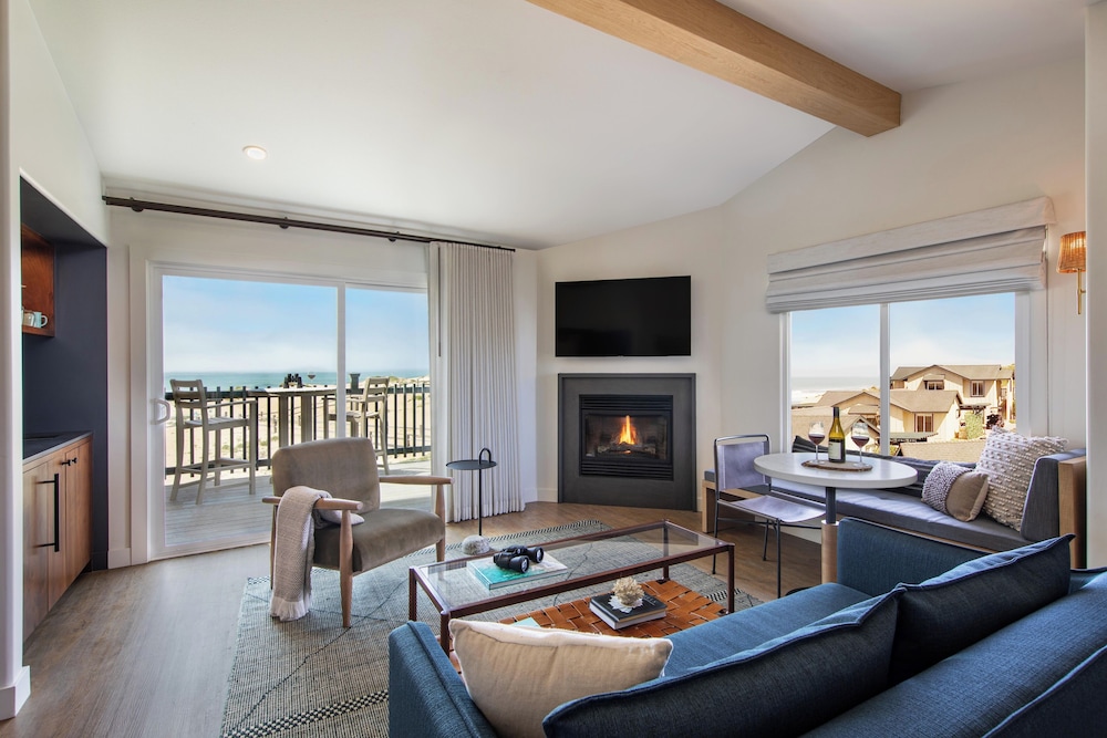 Junior Suite, 1 King Bed, Ocean View - Photo 1