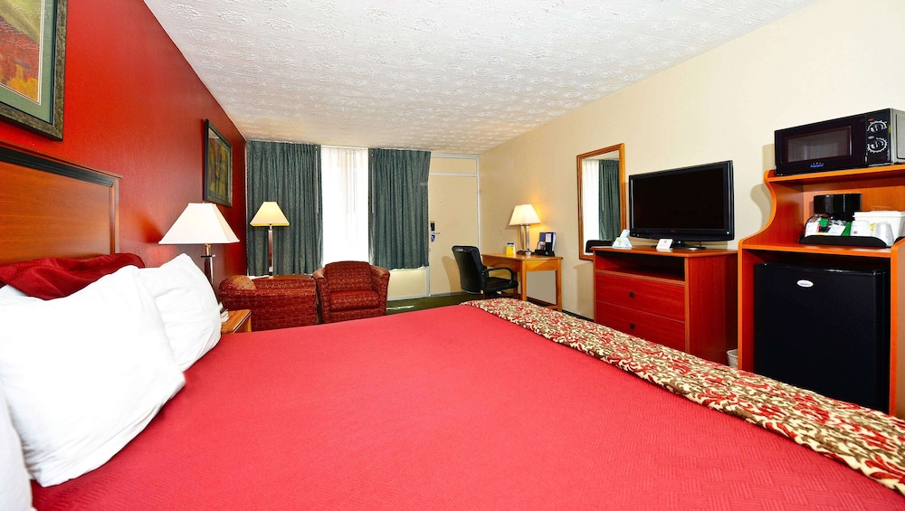 Room, 1 King Bed, Non Smoking, Ground Floor photo 2