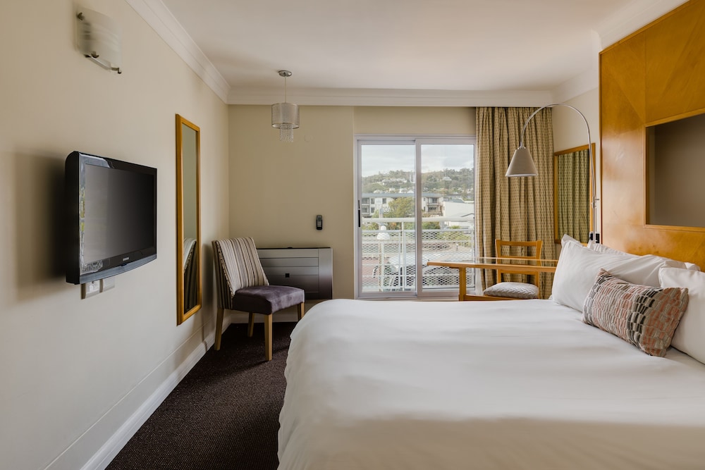 Room, 1 King Bed, City View - Photo 3