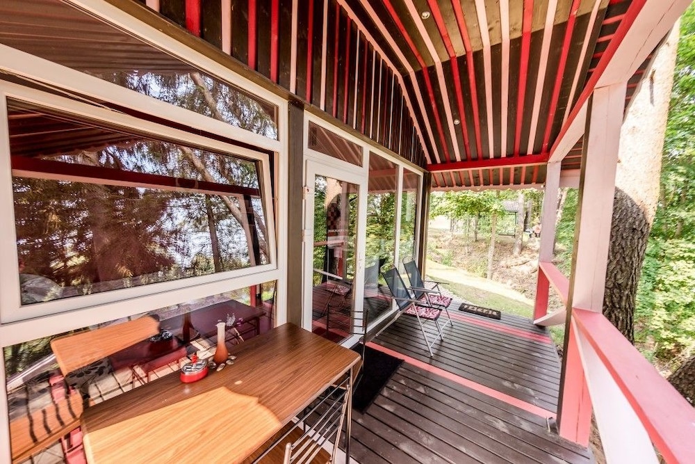 Cottage (Red) photo 3