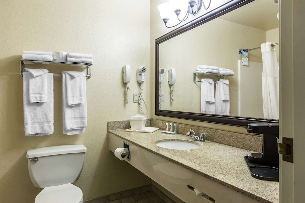 Suite, Multiple Beds, Non Smoking - Photo 8