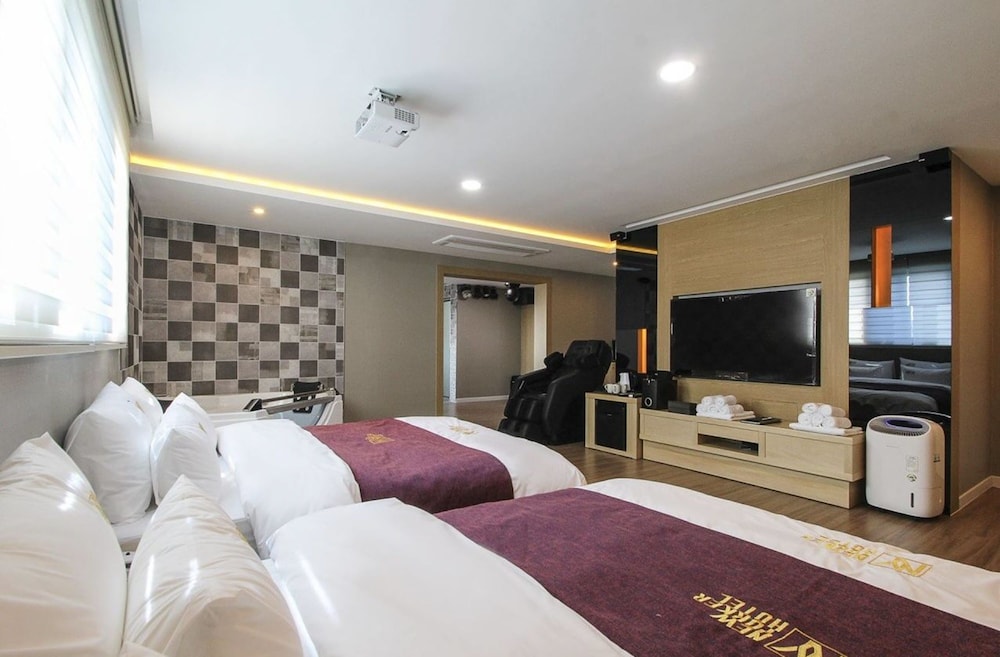 Family Suite - Photo 1