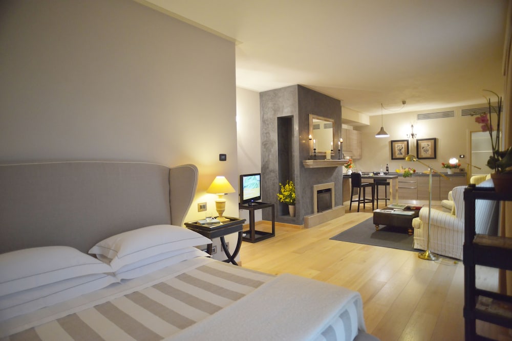 Junior Studio Suite, 1 Bedroom photo 2