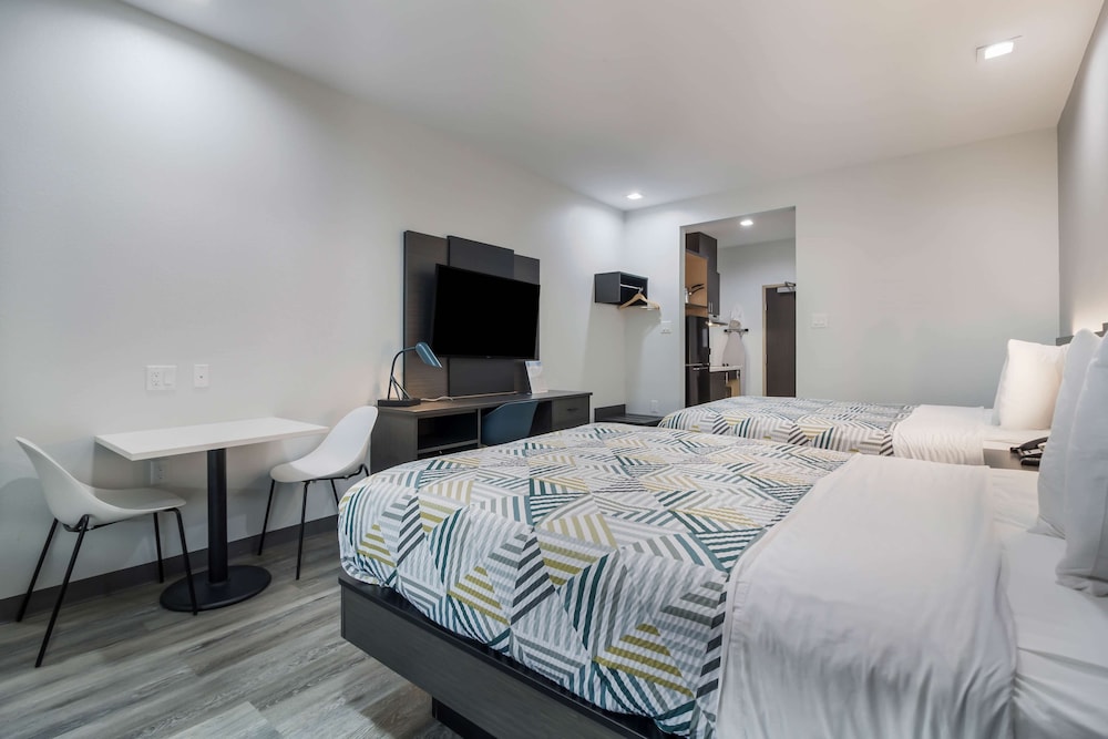 Deluxe Room, 2 Queen Beds, Non Smoking, Kitchenette photo 3