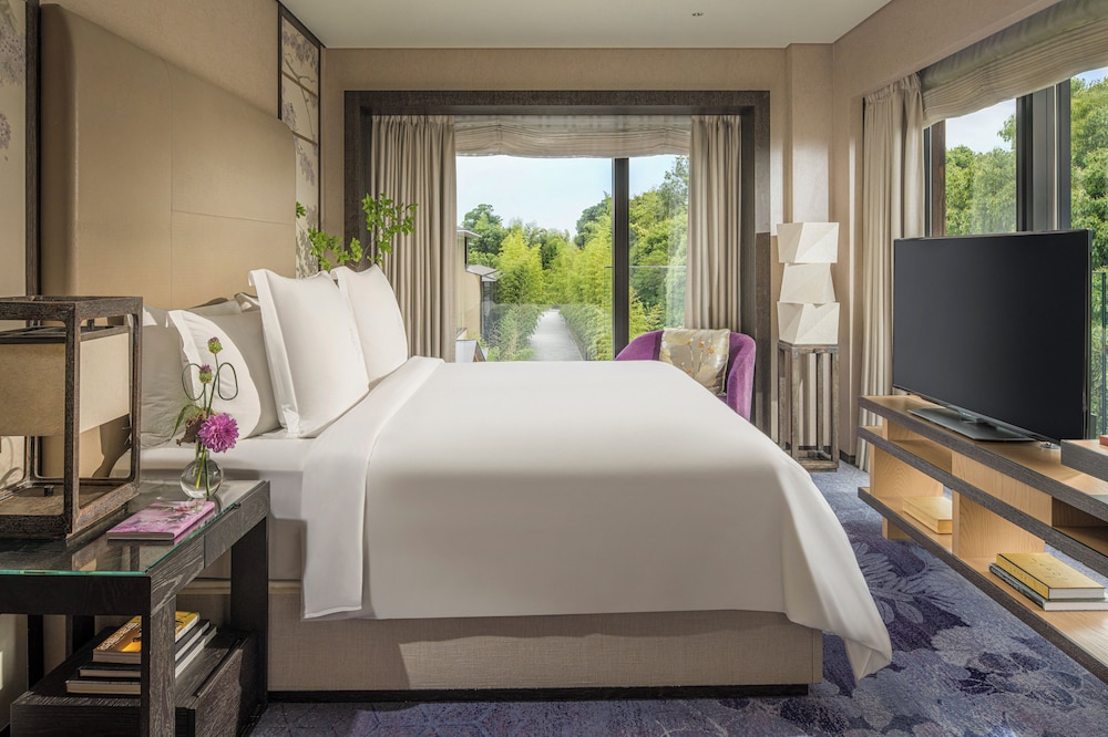 Suite, 1 King Bed