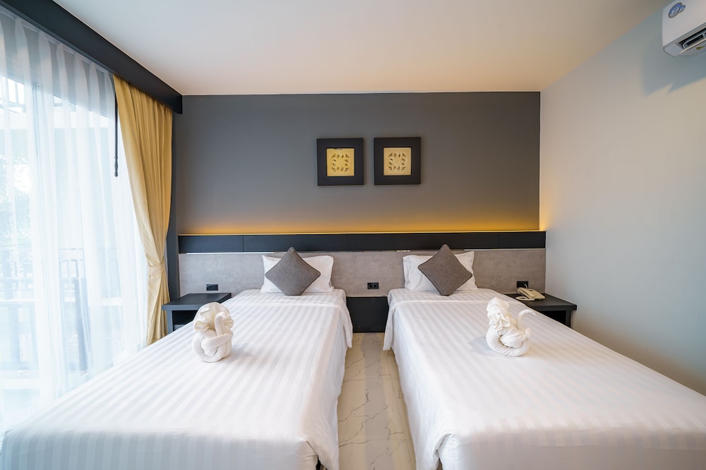 Deluxe Twin Room, Pool View