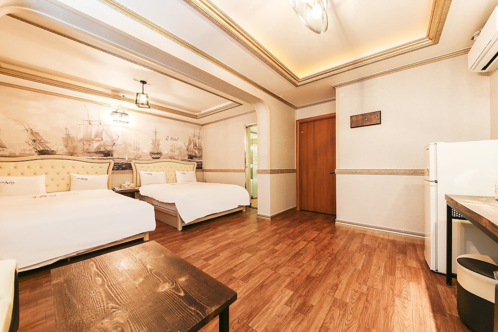 Premium Twin Room photo 2