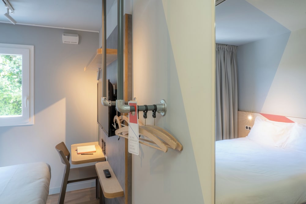 Standard Room, Multiple Beds photo 3