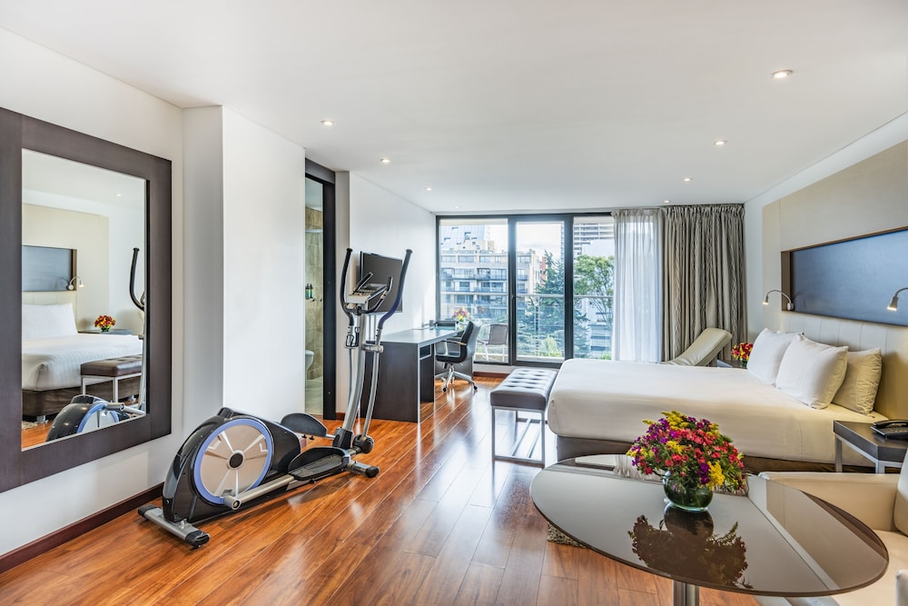 Suite - Photo 1