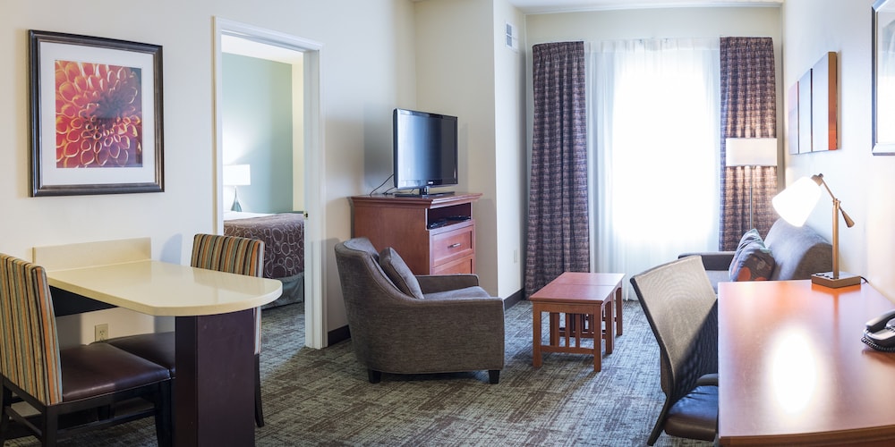 Suite, 1 Bedroom, Accessible (1 Queen, Comm, Mobil) - Photo 3