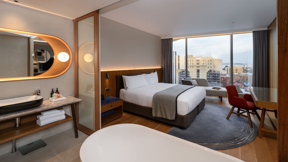 Suite, 1 Bedroom, Club Lounge Access, Harbor View - Photo 1