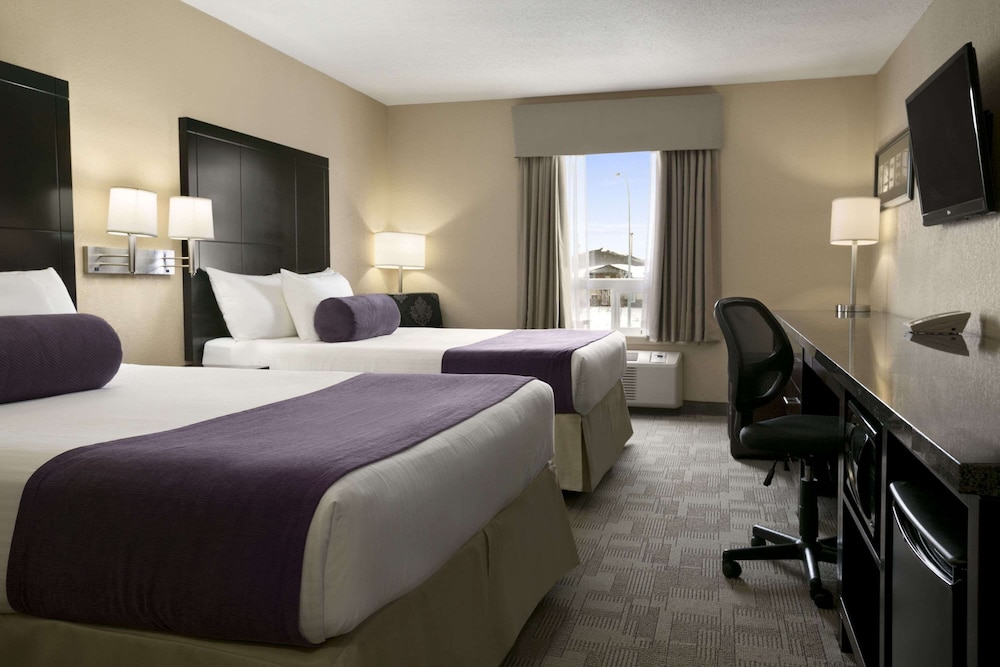 SIGNATURE 2 QUEEN AND 1 KING SUITE - Photo 1
