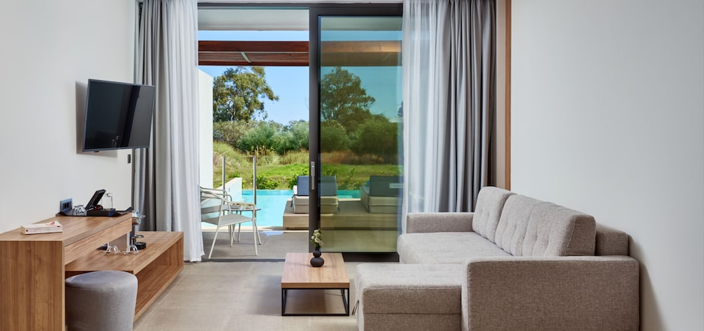 Junior Suite, Private Pool, Garden View