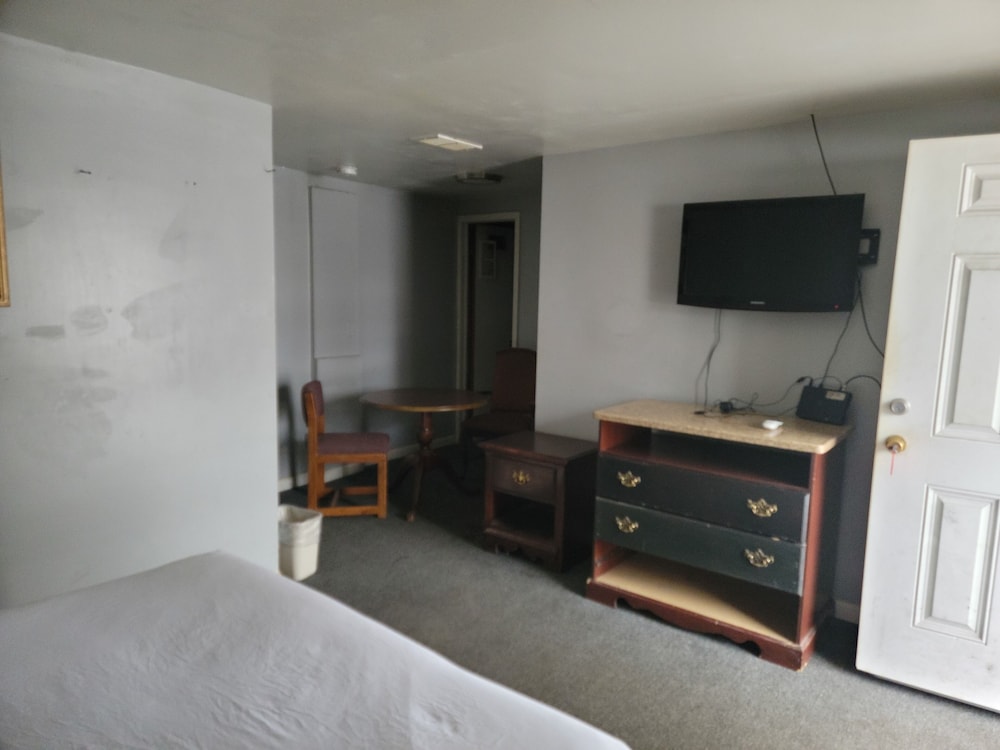 Classic Room, 1 Queen Bed photo 2