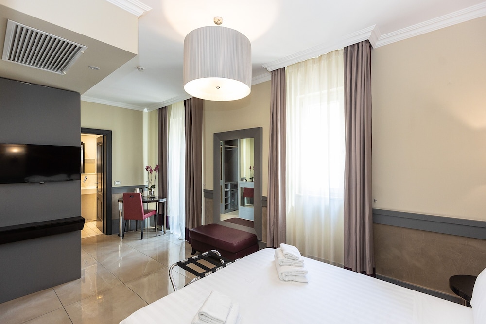 Traditional Double or Twin Room - Photo 12