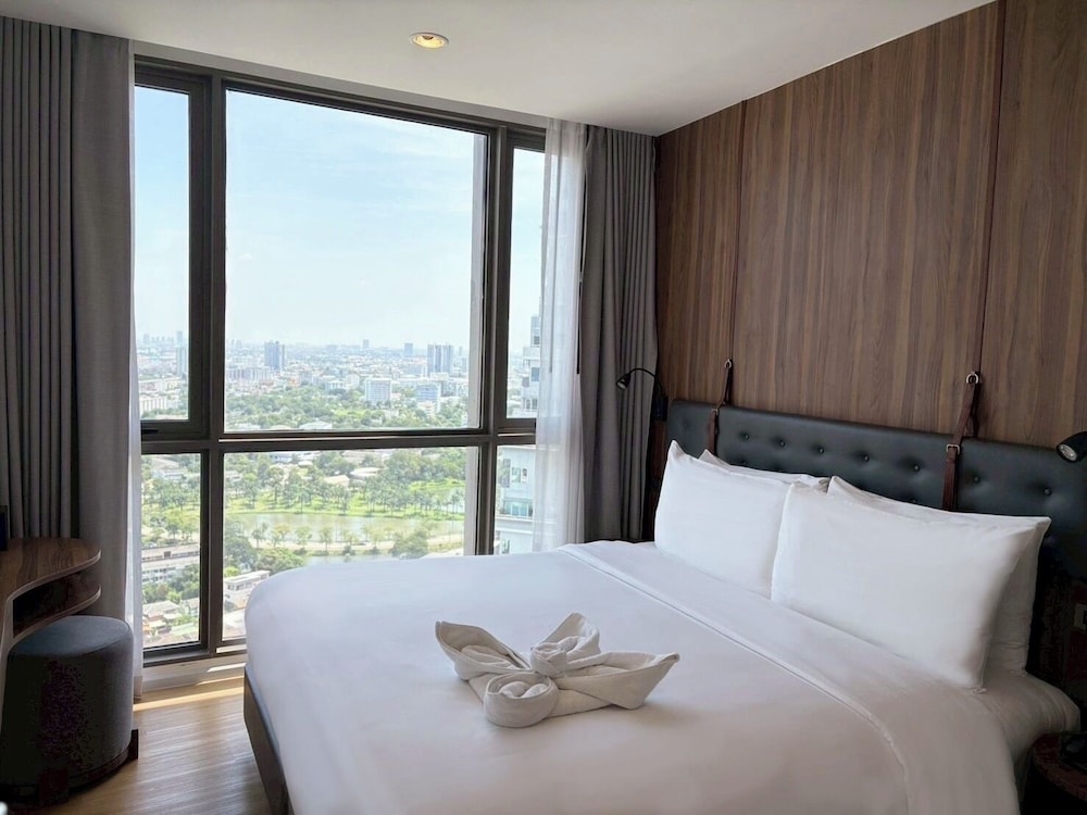 One Bedroom Deluxe Sky View King