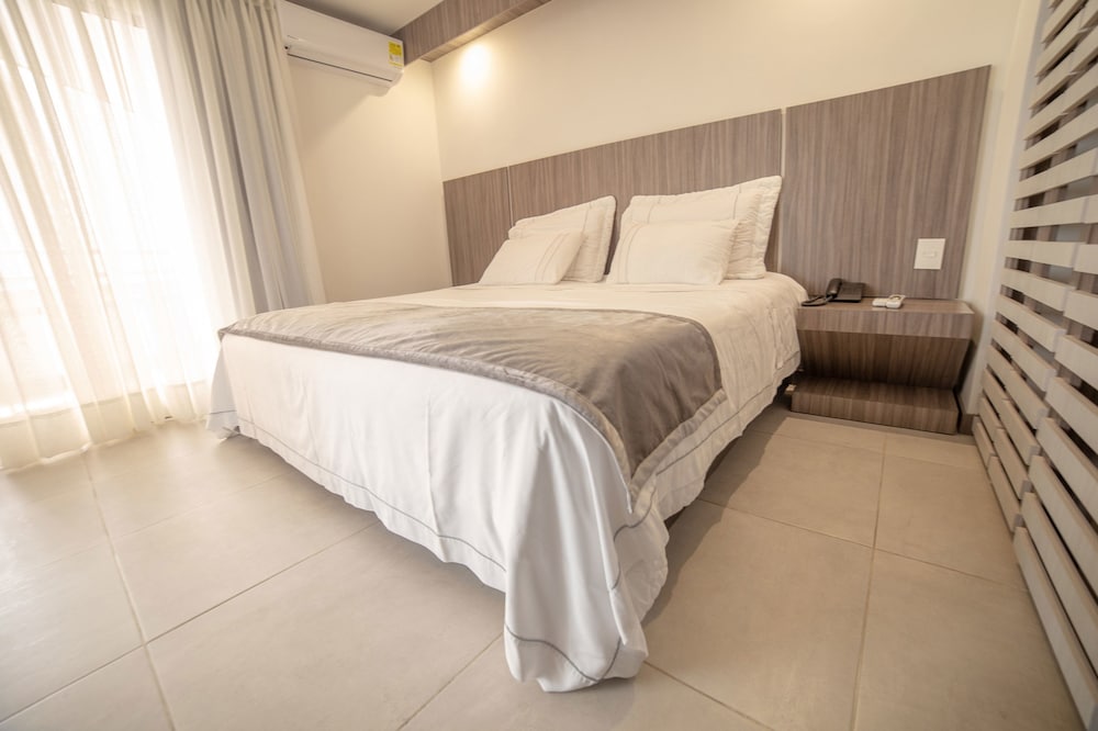 Deluxe Suite - Photo 8