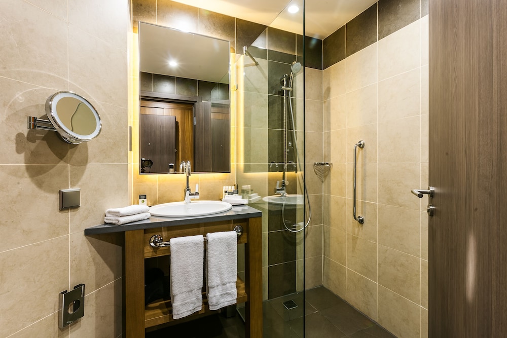 Executive Room, 1 King Bed, Club Lounge Access photo 2