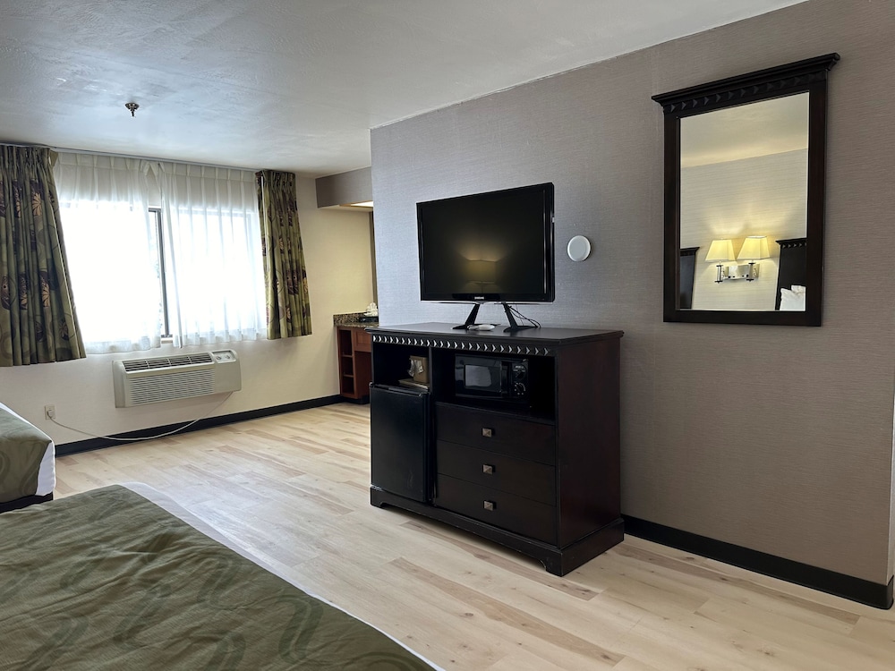 Deluxe Room, 2 Queen Beds, Non Smoking - Photo 8