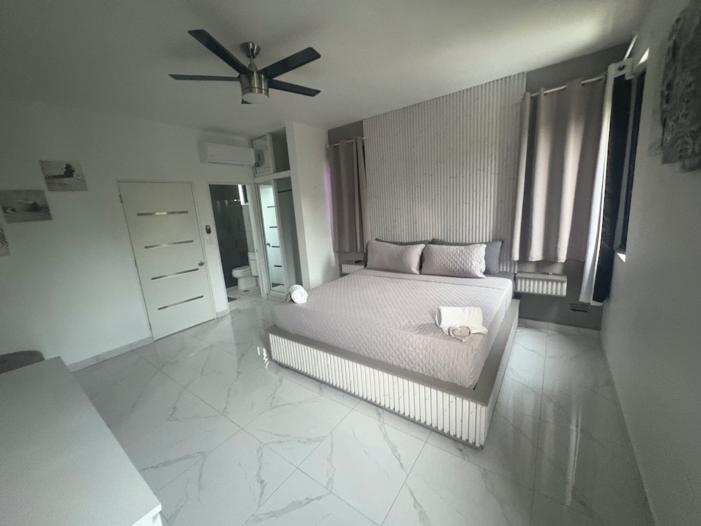 Royal Suite, 1 King Bed, Balcony, Pool View