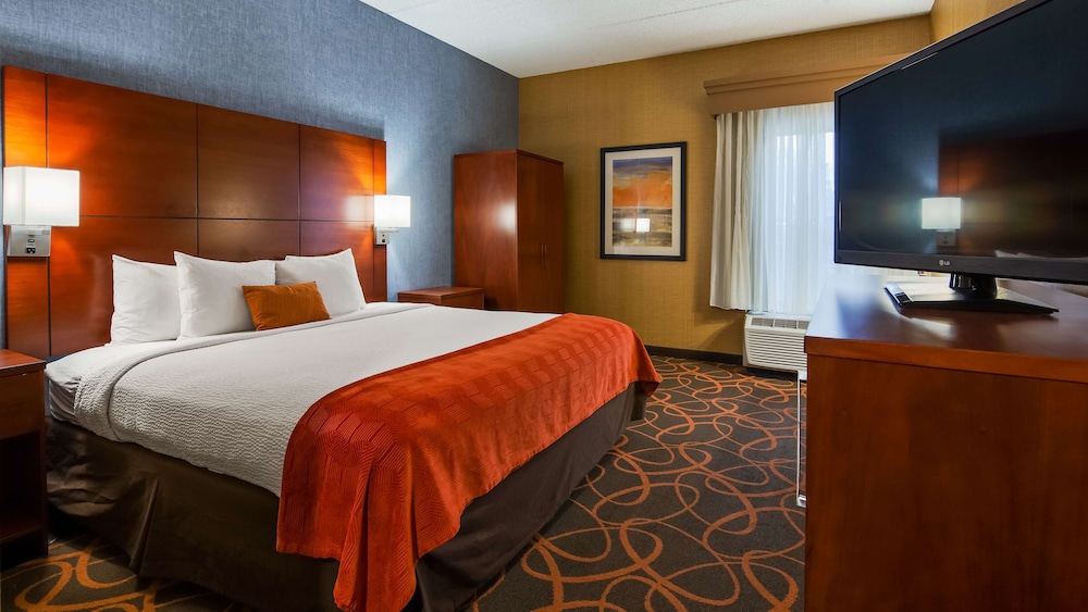 Standard Room, 1 King Bed, Accessible, Bathtub - Photo 4
