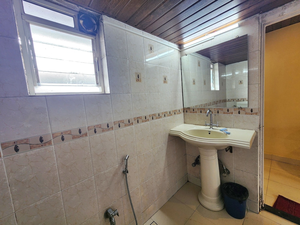 Deluxe non ac room - Photo 6