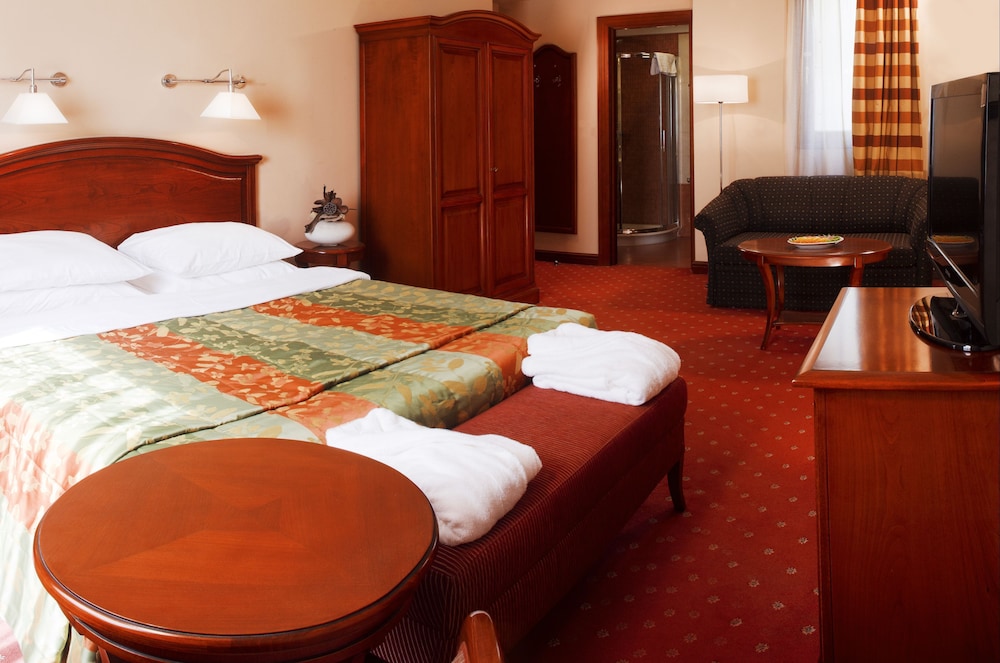 Executive Room, 1 King Bed with Sofa bed (with Sofabed) - Photo 6
