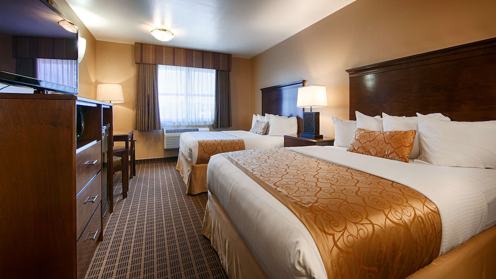 Suite, 2 Double Beds, Non Smoking, Refrigerator & Microwave - Photo 1