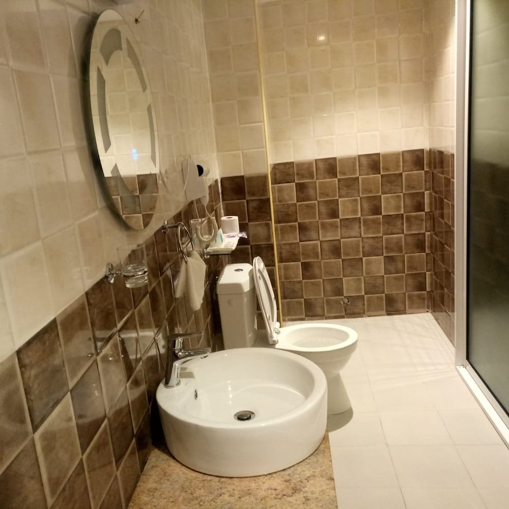 Twin Room - Photo 10