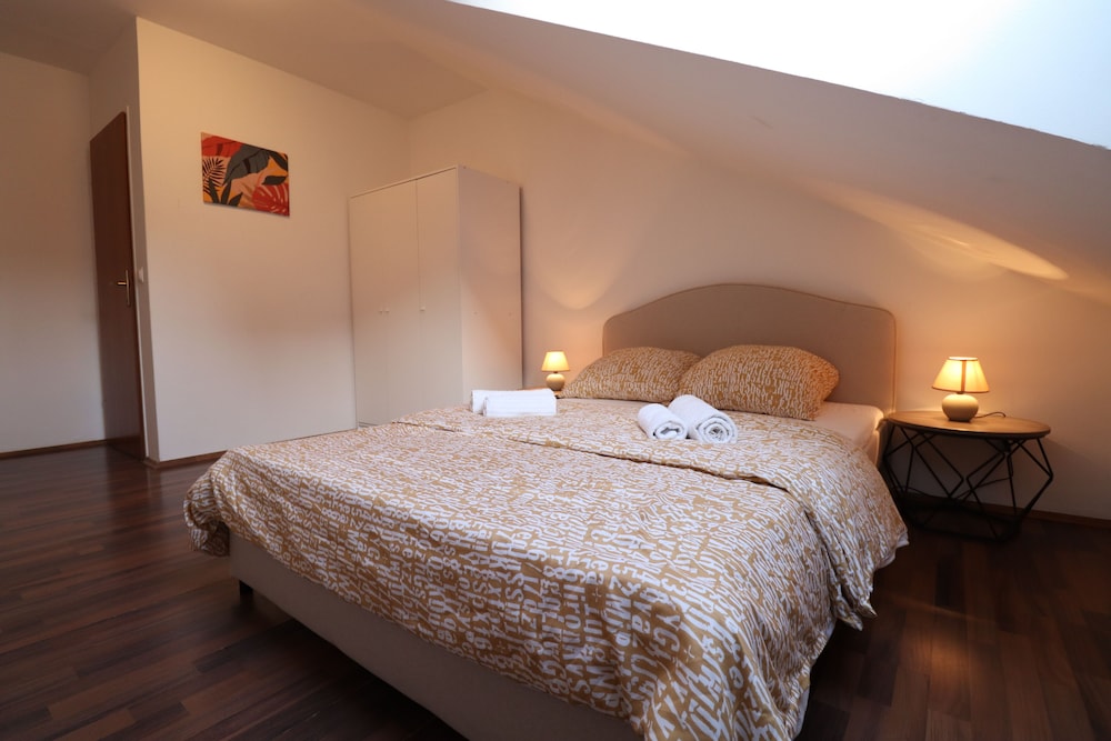 Deluxe Apartment, Kitchen, Courtyard View photo 3