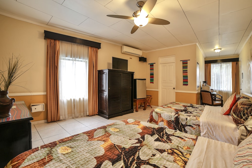 Superior Room, 2 Queen Beds - Photo 2