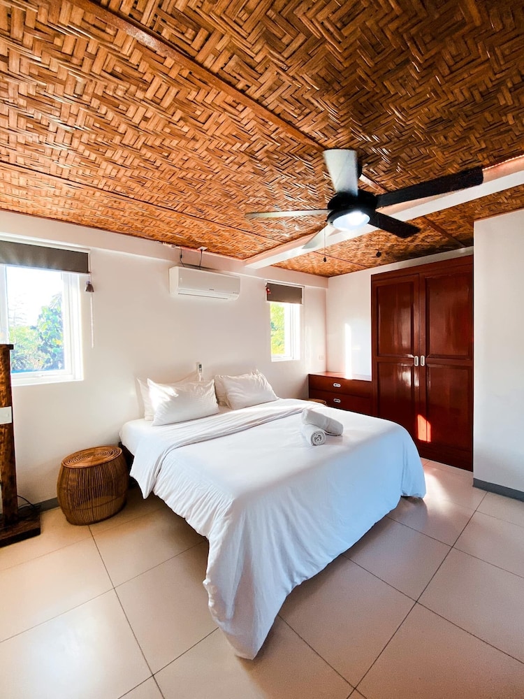 Honeymoon Studio Suite photo 1