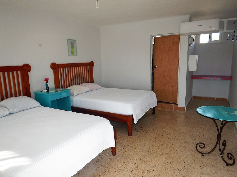 Standard Double Room, 2 Double Beds, Private Bathroom photo 3