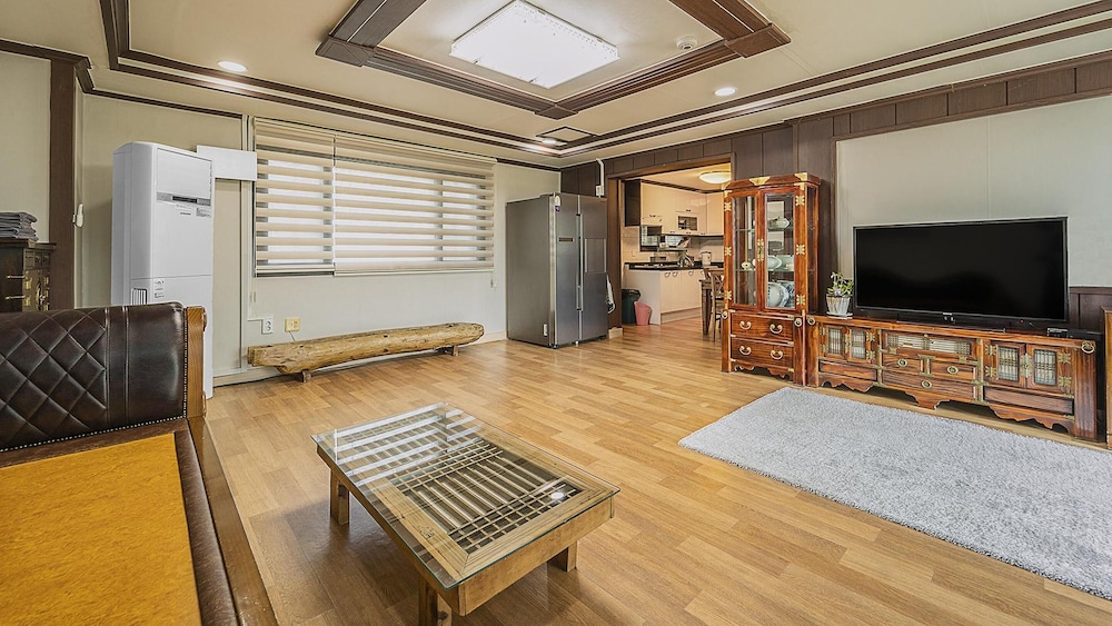 Basic Room, 1 Bedroom (Ligthyellow) photo 2
